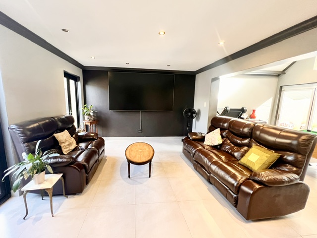 3 Bedroom Property for Sale in Plattekloof Glen Western Cape